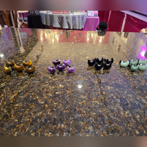 Crystal car vent clips available in the shape of a moon- super cute! 🌙 ❤️ - Picture 1 of 6